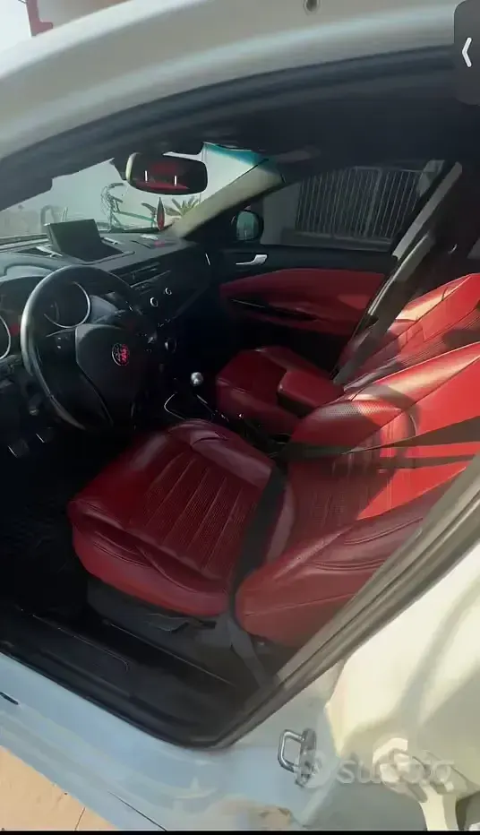 Usata Alfa Romeo Giulietta Exclusive 170 CV (125 kW) 2010 Bianco Utilitaria