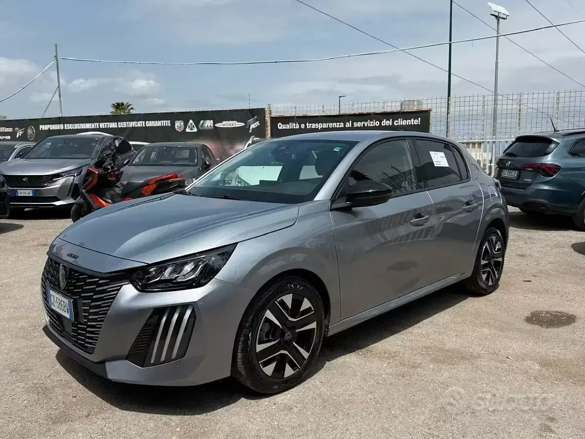 Usata Peugeot 208 Allure 101 CV (74 kW) 2025 Grigio Utilitaria