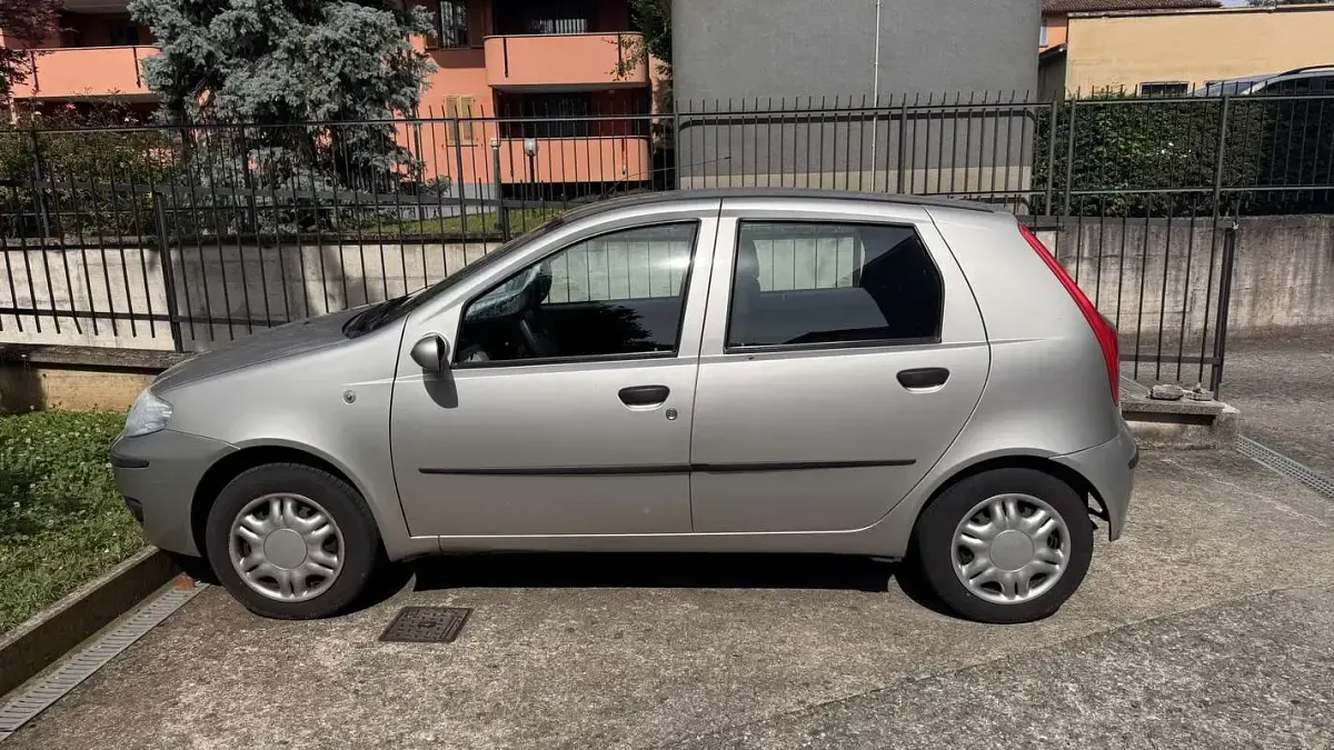 Usata Fiat Punto Dynamic 60 CV (44 kW) 2003 Grigio Utilitaria