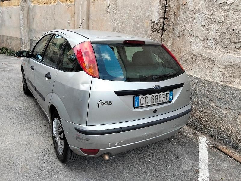 Usata Ford Focus 100 CV (73 kW) 2002 Grigio Berlina