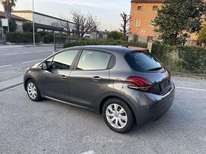 Usata Peugeot 208 Active 82 CV (60 kW) 2018 Grigio Utilitaria
