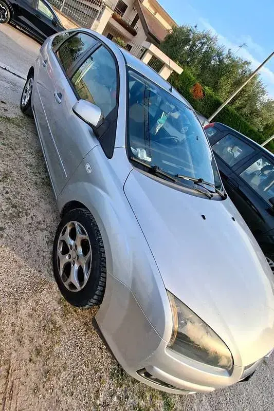 Usata Ford Focus 90 CV (66 kW) 2007 Argento Berlina