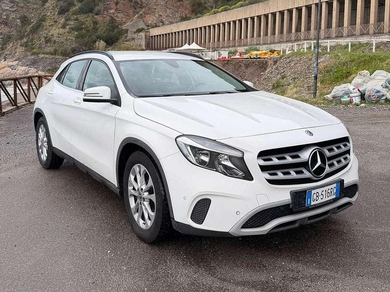 Begagnad Mercedes GLA200 Business 136 HK (100 kW) 2018 Vit SUV