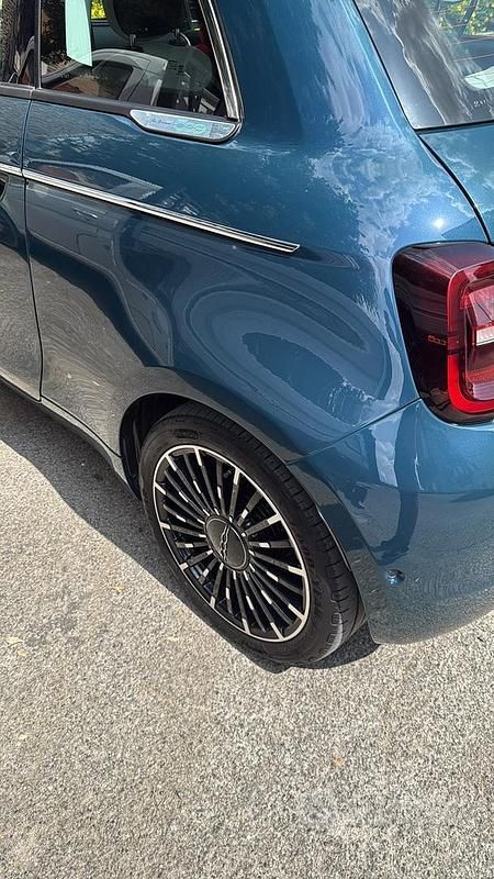 Usata Fiat 500e La Prima 42 kW (58 CV) 2022 Verde Utilitaria