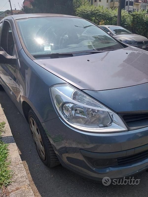 Usata Renault Clio II 58 CV (42 kW) 2007 Blu Berlina