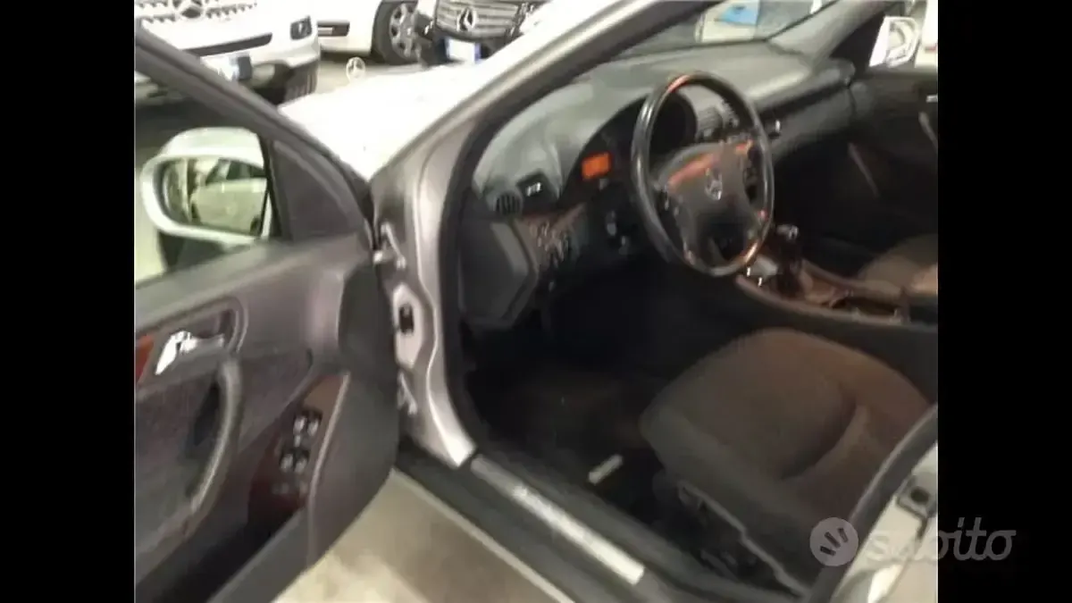 Usata Mercedes C180 Elegance 143 CV (105 kW) 2004 Grigio Berlina