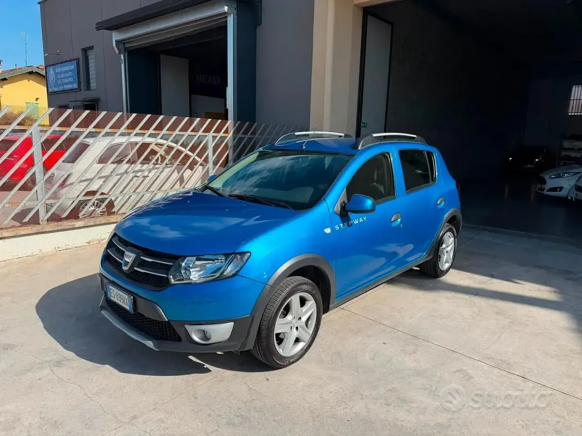Usata Dacia Sandero Prestige 90 CV (66 kW) 2013 Bluazzurro Berlina