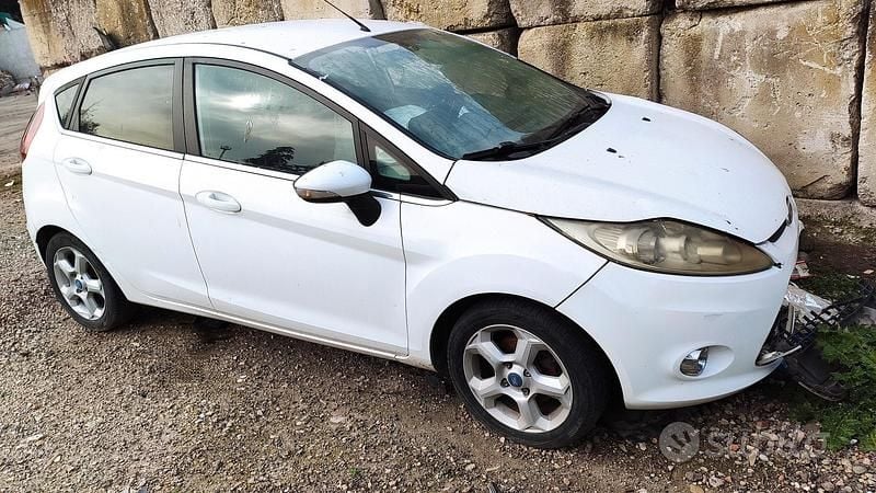 Usata Ford Fiesta 68 CV (50 kW) 2010 Bianco Utilitaria