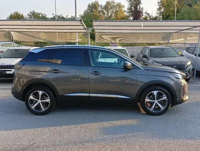 Usata Peugeot 3008 Allure 131 CV (96 kW) 2021 Grigio platinum metallizzato SUV