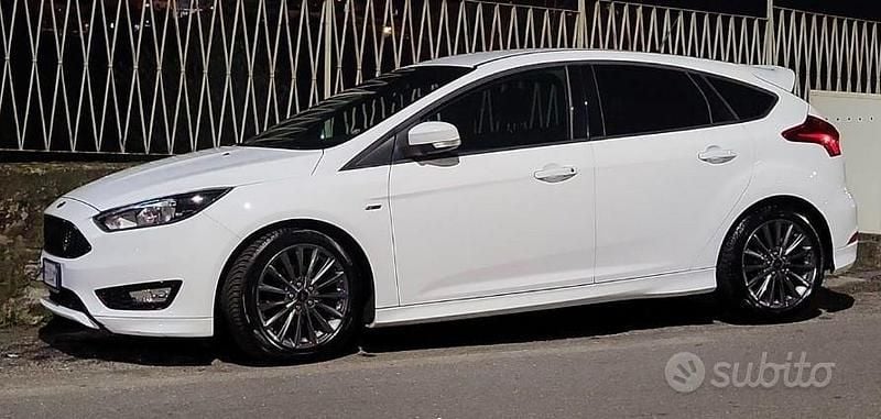 Usata Ford Focus ST-Line 125 CV (91 kW) 2016 Bianco Berlina