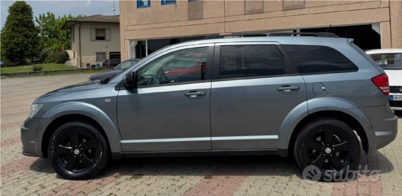 Usata Dodge Journey 140 CV (102 kW) 2010 Grigio SUV