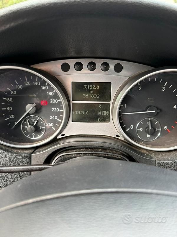 Usata Mercedes ML320 224 CV (164 kW) 2006 Grigio SUV