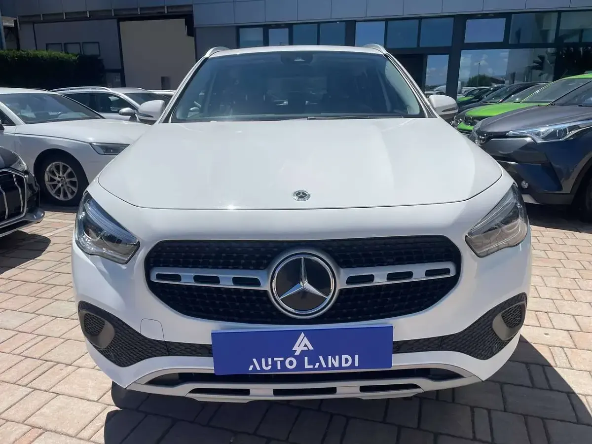 Usata Mercedes GLA180 116 CV (85 kW) 2021 Bianco SUV