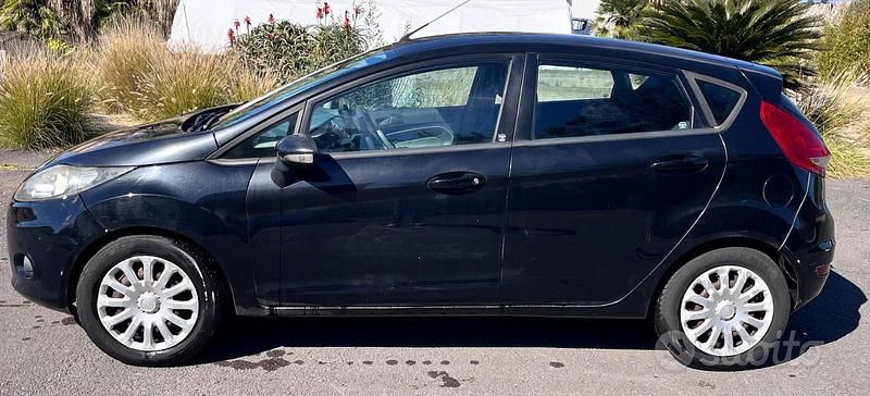 Begagnad Ford Fiesta 96 HK (70 kW) 2010 Svart Halvkombi