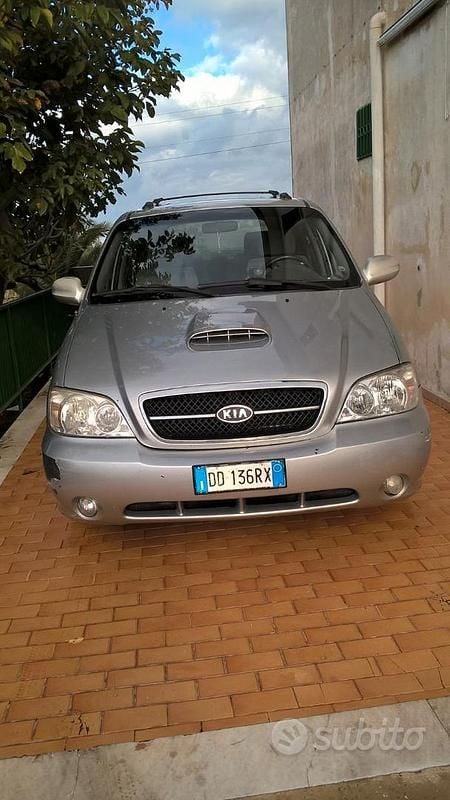 Grigio Usata 2006 Kia Carnival Monovolume | 3500 € - Immagine 1/4