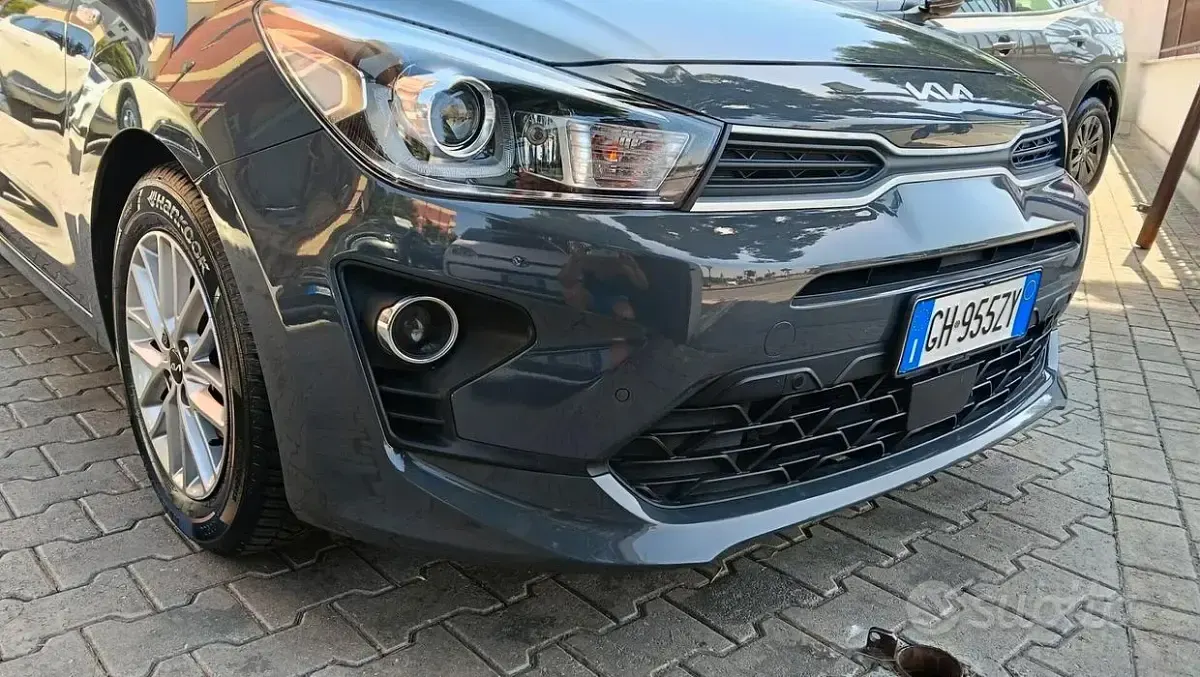 Usata Kia Rio Style 82 CV (60 kW) 2022 Grigio Berlina