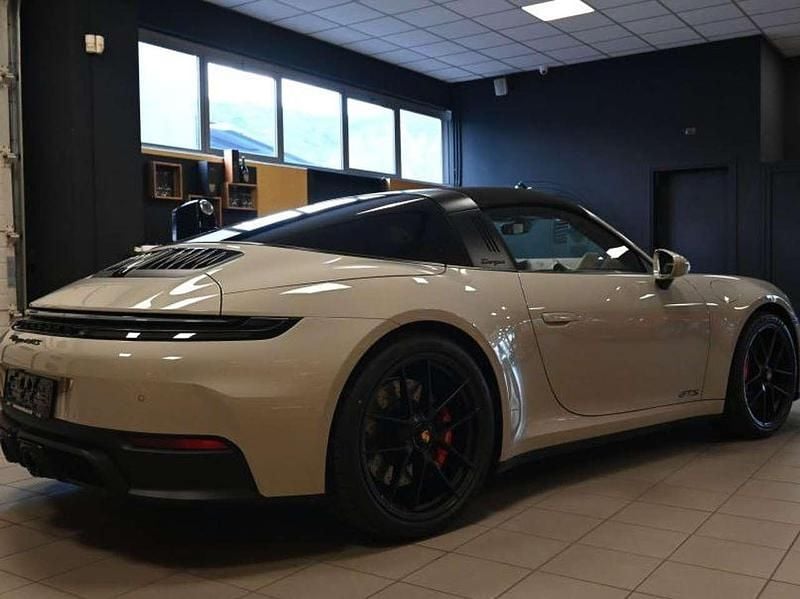 Usata Porsche 992 541 CV (397 kW) 2026 Grigio gesso kreide/pelle nera Cabrio