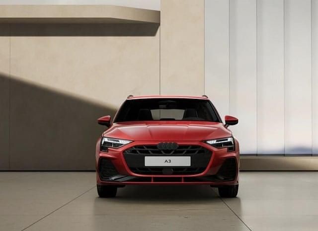 Nuova Audi A3 S-Line 150 CV (110 kW) 2025 Rosso progressivo metallizzato