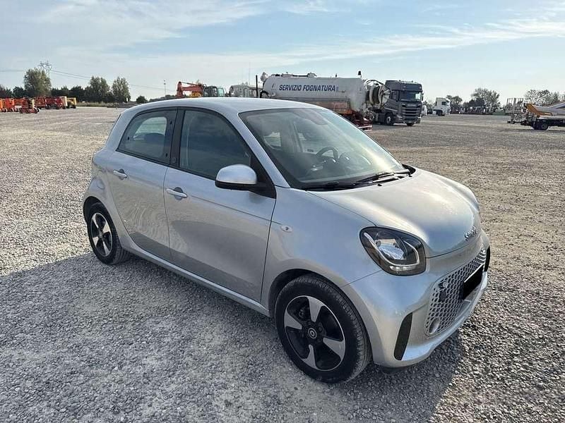 Usata Smart ForFour Electric Drive Passion 41 kW (56 CV) 2022 Argento Utilitaria