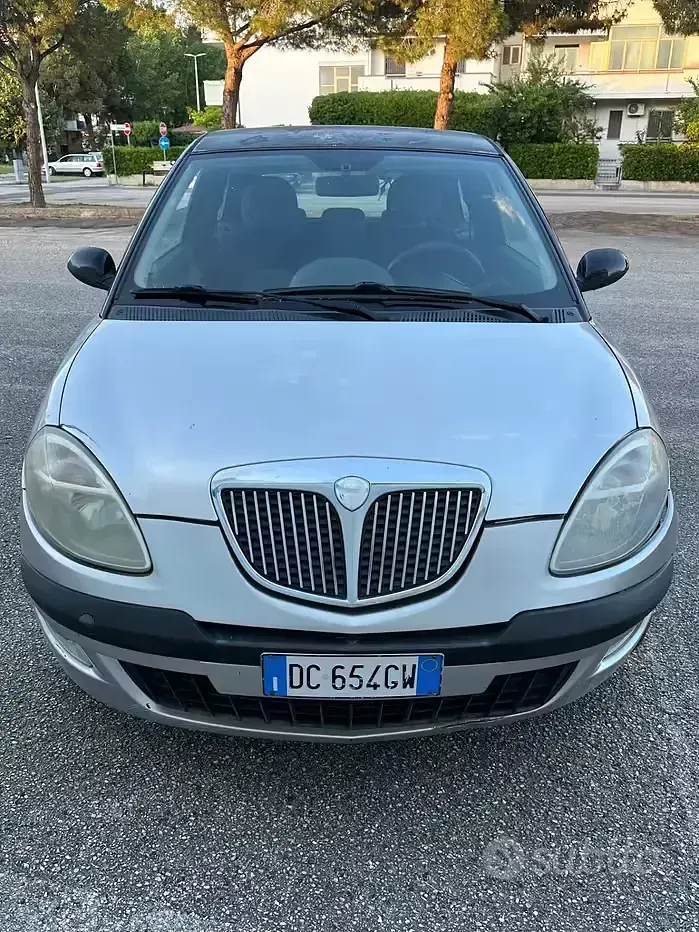 Usata Lancia Ypsilon 60 CV (44 kW) 2006 Grigio Utilitaria