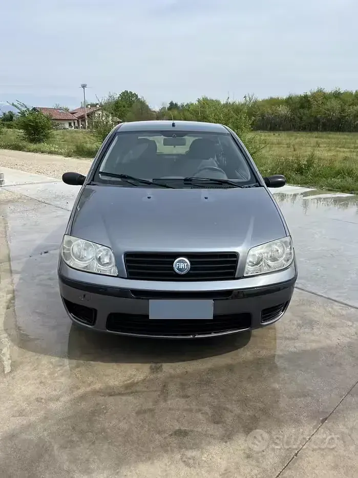 Usata Fiat Punto 95 CV (69 kW) 2004 Grigio Utilitaria