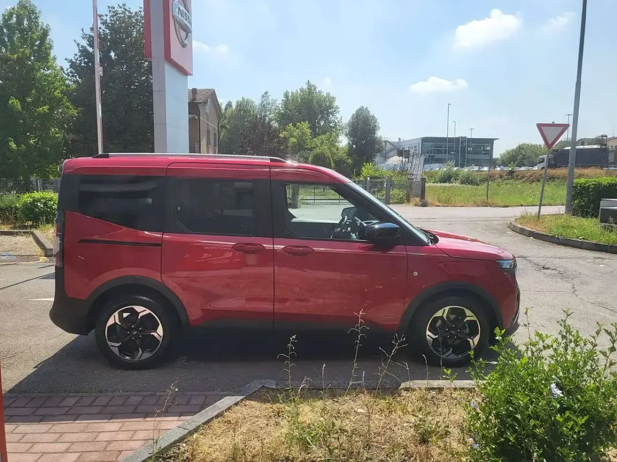 Usata Ford Tourneo Courier Active 126 CV (92 kW) 2024 Rosso Monovolume