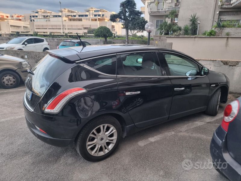 Usata Lancia Delta Silver 120 CV (88 kW) 2012 Nero Utilitaria