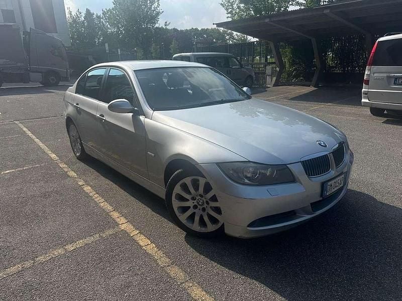Usata BMW 320 163 CV (119 kW) 2007 Argento Berlina