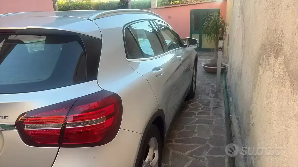 Usata Mercedes GLA200 136 CV (100 kW) 2018 Grigio SUV