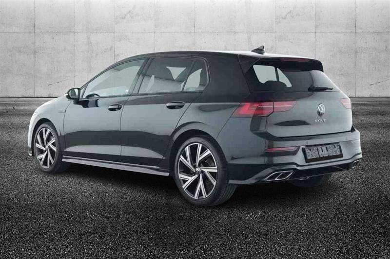 Usata VW Golf VIII R-line 150 CV (110 kW) 2023 Nero metallizzato Berlina