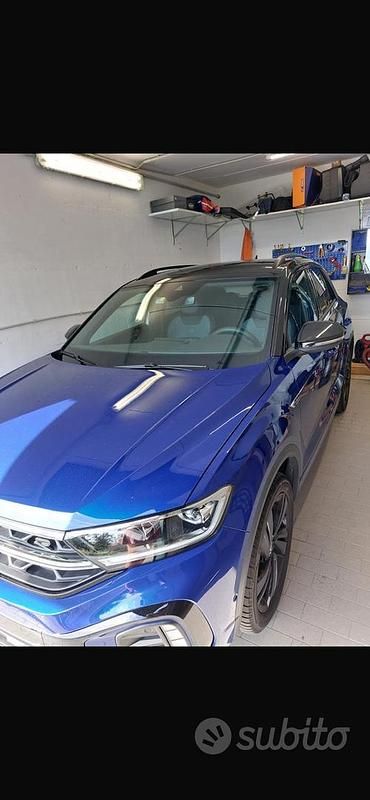 Usata VW T-Roc R-line 150 CV (110 kW) 2024 Blu SUV
