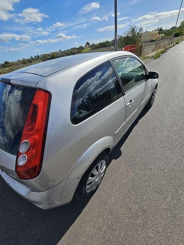 Usata Ford Fiesta Ghia 68 CV (50 kW) 2008 Utilitaria