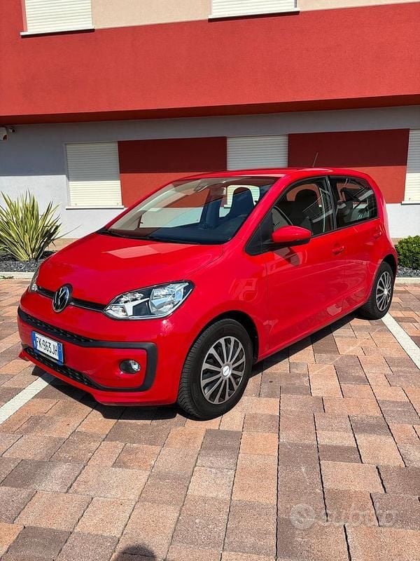 Rosso Usata 2017 VW up! Move Due volumi | 7950 € (Ottimo prezzo) - Immagine 1/4
