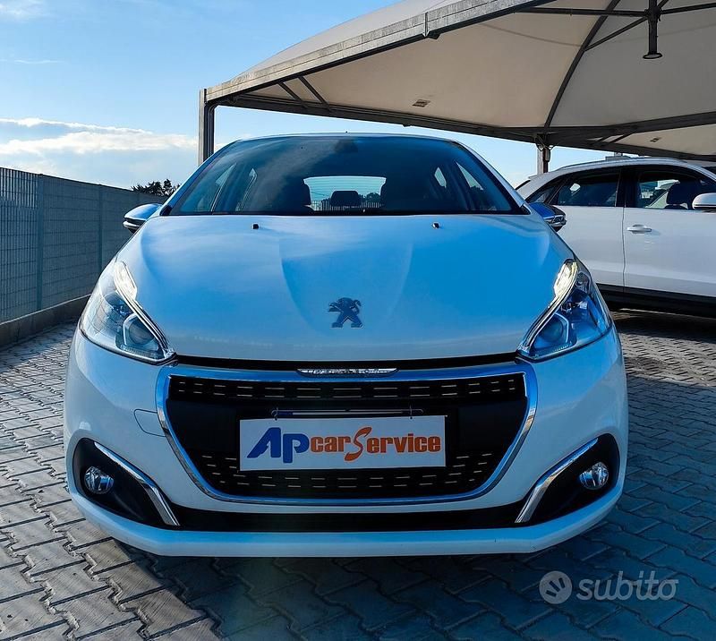 Usata Peugeot 208 Allure 74 CV (54 kW) 2017 Bianco Utilitaria
