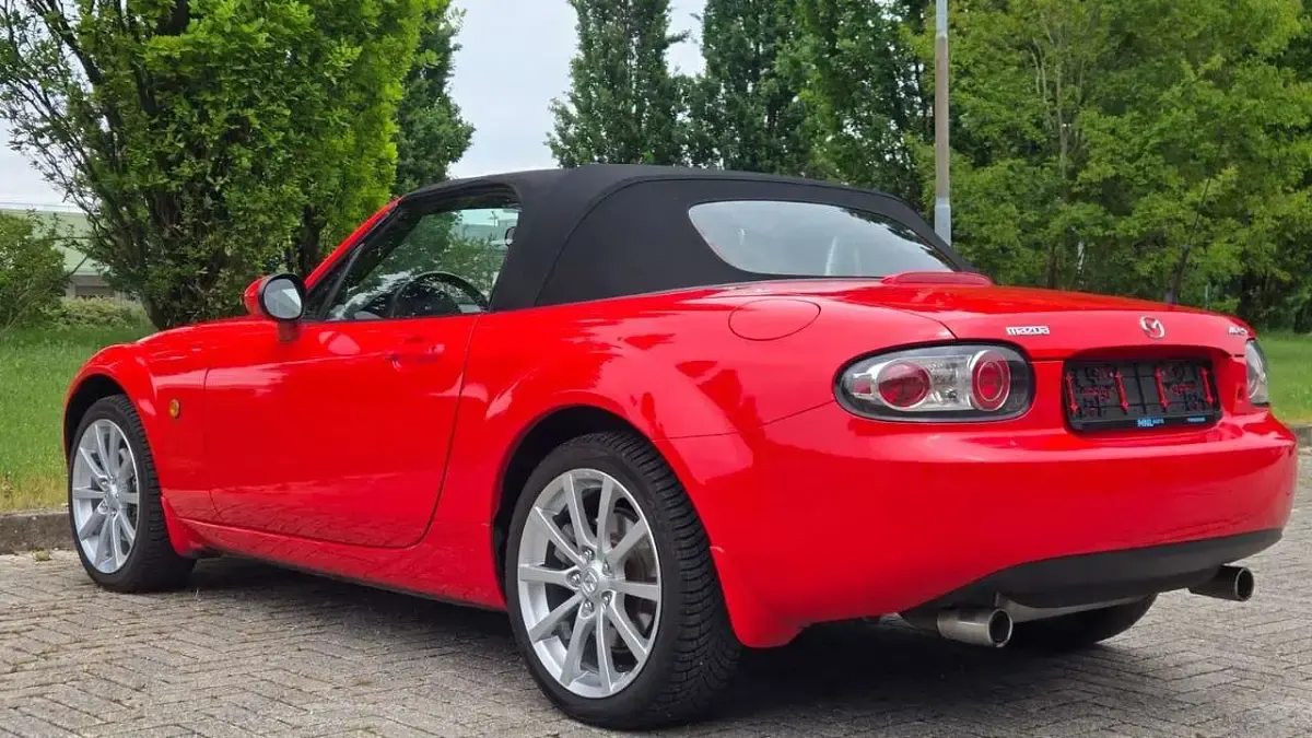 Usata Mazda MX5 162 CV (119 kW) 2006 Rosso Cabrio