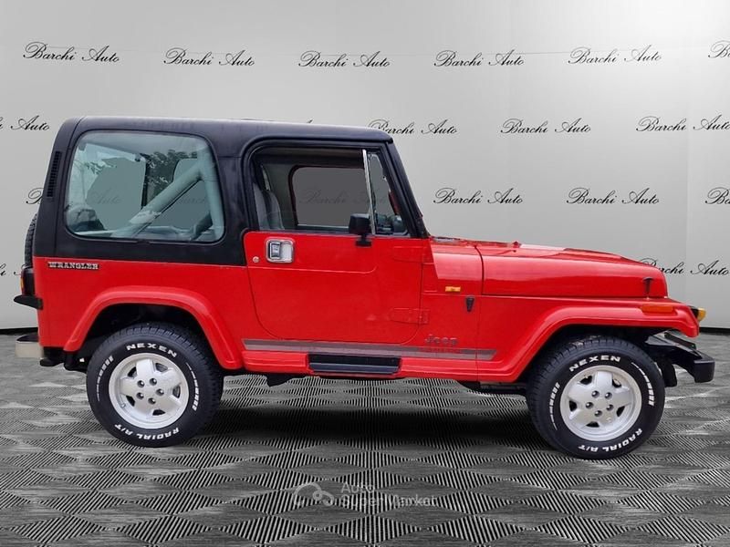 Usata Jeep Wrangler Laredo 103 CV (75 kW) 1991 Rosso SUV