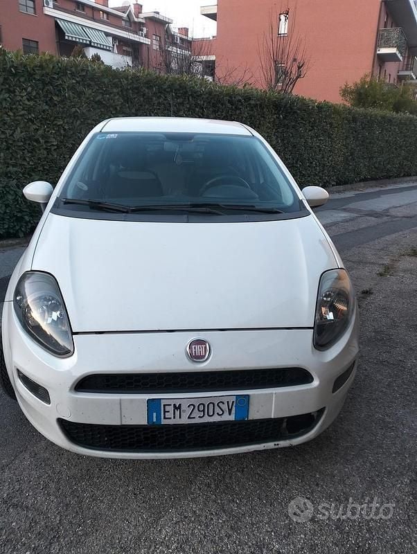 Usata Fiat Grande Punto 77 CV (56 kW) 2012 Bianco Utilitaria