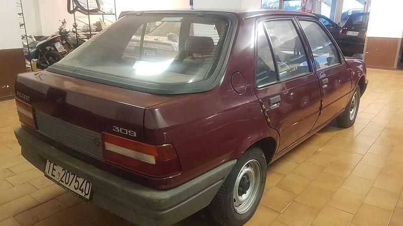 Usata Peugeot 309 54 CV (39 kW) 1986 Rosso Utilitaria