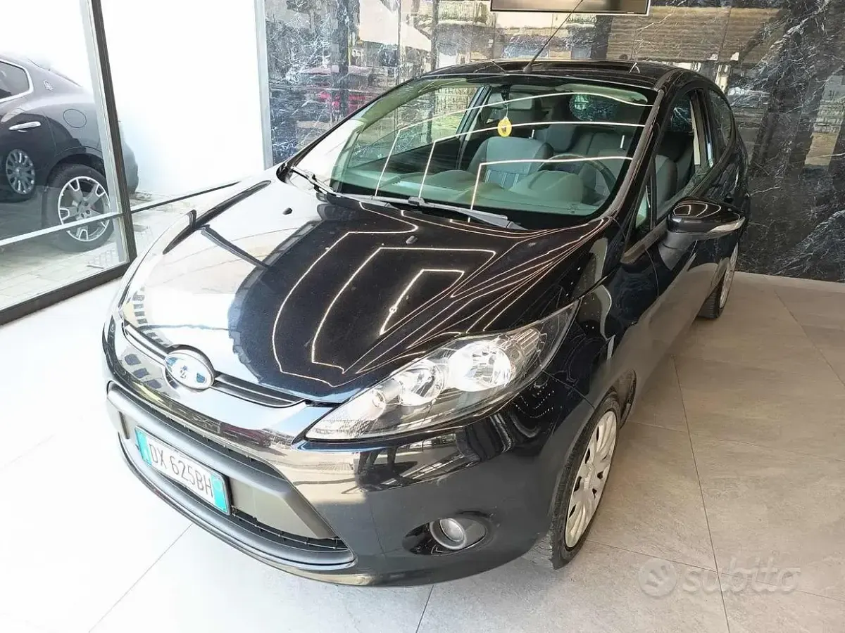 Usata Ford Fiesta Titanium 97 CV (71 kW) 2009 Blu Utilitaria