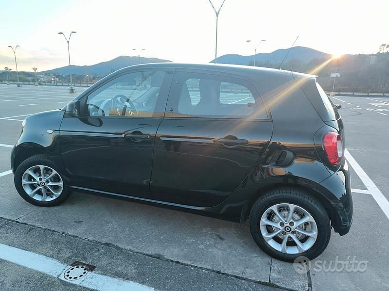 Usata Smart ForFour 71 CV (52 kW) 2019 Nero Utilitaria