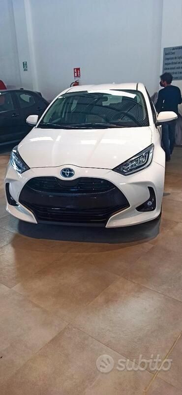 Bianco Usata 2022 Toyota Yaris Hybrid Tre volumi | 17.000 € (Super prezzo) - Immagine 1/1