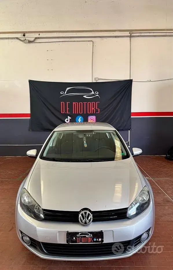 Usado VW Golf VI Comfortline 102 CV (75 kW) 2010 Gris Utilitario