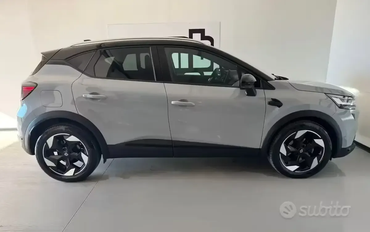 Usata Renault Captur Techno 101 CV (74 kW) 2025 Grigio SUV
