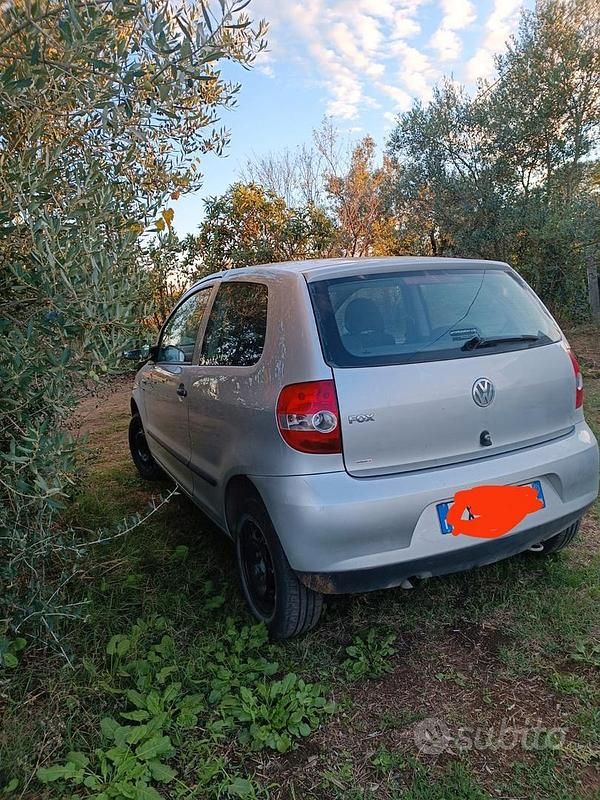 Używany VW Fox 54 KM (39 kW) 2005 Szary Hatchback