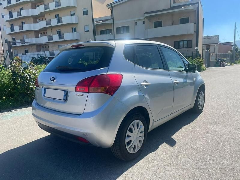 Usata Kia Venga 90 CV (66 kW) 2011 Grigio Utilitaria