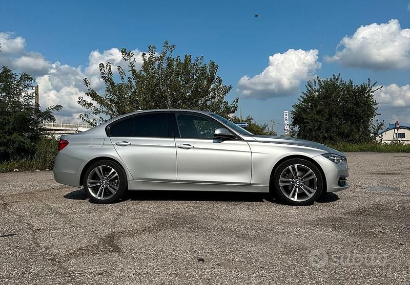 Grigio Usata 2017 BMW 320 Advantage Tre volumi | 17.000 € (Cara) - Immagine 1/4