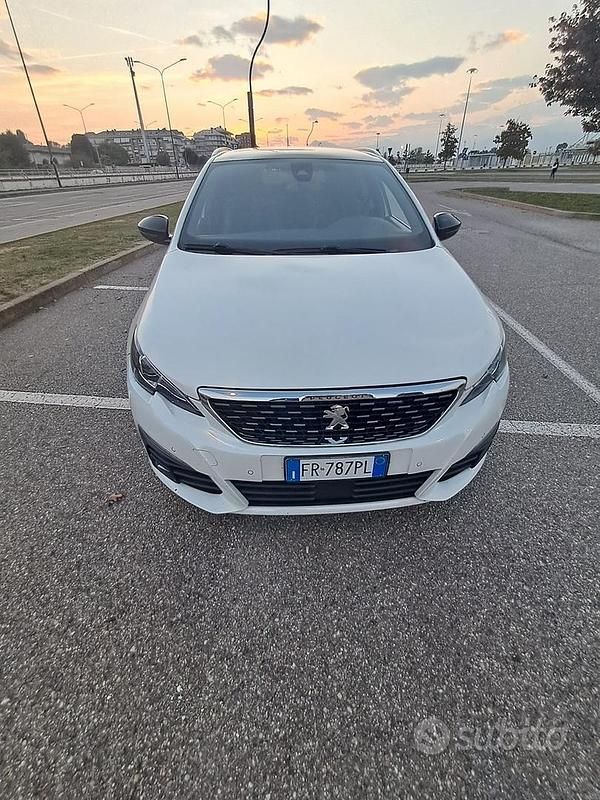Bianco Usata 2018 Peugeot 308 Tre volumi | 11.000 € (Buon prezzo) - Immagine 1/4