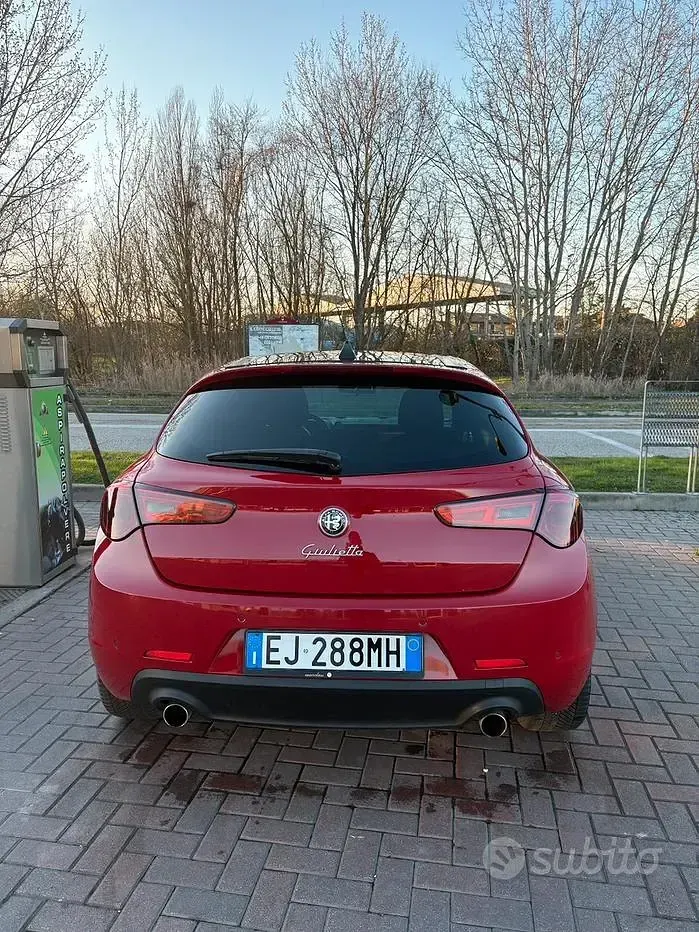 Usata Alfa Romeo Giulietta 140 CV (102 kW) 2011 Rosso Utilitaria
