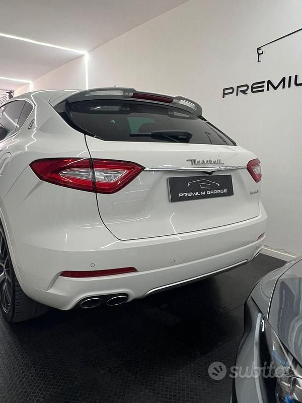 Usata Maserati GranSport 274 CV (201 kW) 2017 Bianco Station wagon