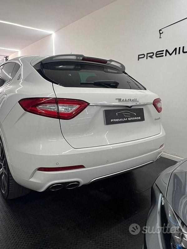 Usata Maserati GranSport 275 CV (202 kW) 2017 Bianco Station wagon